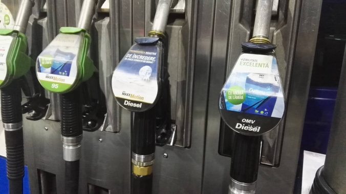 benzina-cu-lamaie