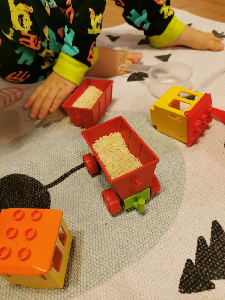 jocuri-cu-orez-idei-activitati-3-ani-lego-duplo
