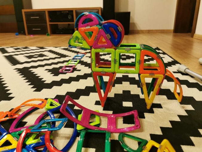 cadouri-copii-2-3-ani-jocuri-magnetice-magspace-ever-changing-zoo